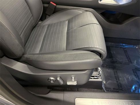 Used 2025 Lincoln Nautilus Reserve image 15