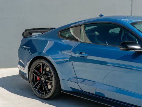 Used 2021 Ford Mustang Shelby GT500 w/ Technology Package RWD image 36