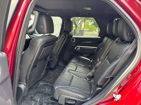 Used 2017 Land Rover Discovery SE image 10