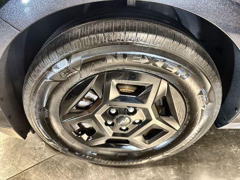 Used 2025 Kia Carnival image 11