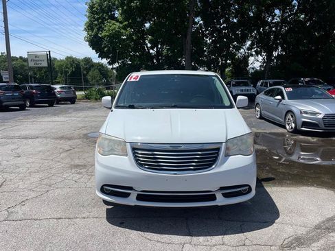 Used 2014 Chrysler Town & Country Touring FWD image 2