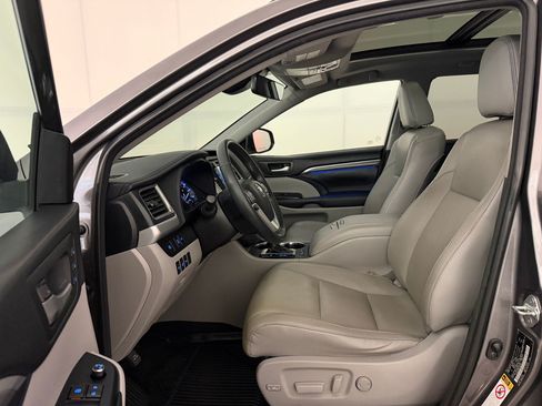 Used 2018 Toyota Highlander Limited Platinum AWD/4WD image 5
