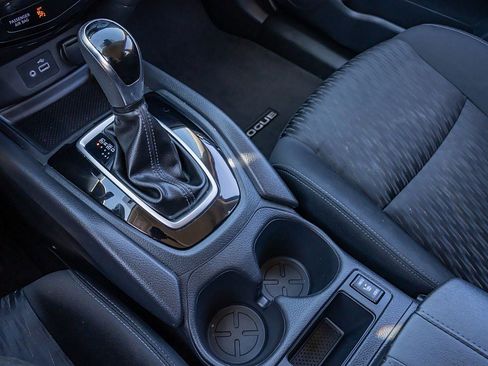Used 2019 Nissan Rogue SV image 27