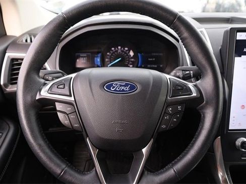 Certified 2024 Ford Edge Titanium image 11
