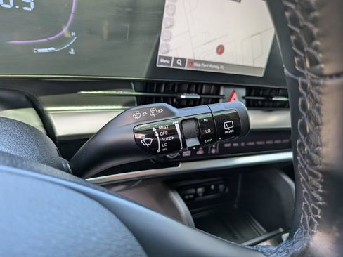 Certified 2025 Kia Sportage EX FWD image 33