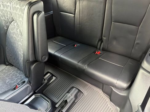 Certified 2025 Toyota Highlander XLE image 14