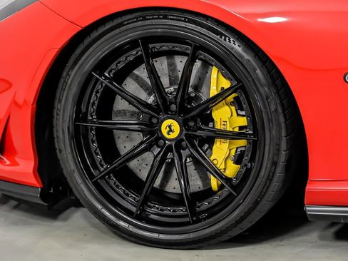 Used 2019 Ferrari 812 Superfast RWD image 7