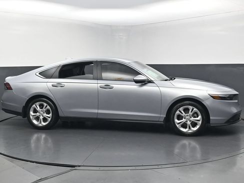 Used 2025 Honda Accord LX image 6