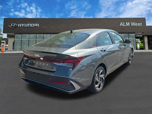 Used 2025 Hyundai Elantra Sport FWD image 5