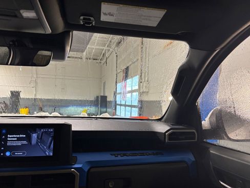 Used 2025 Toyota Tacoma TRD Off-Road image 34