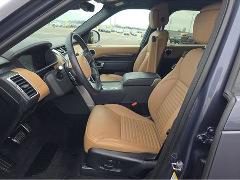 Used 2024 Land Rover Discovery Metropolitan Edition AWD/4WD image 5