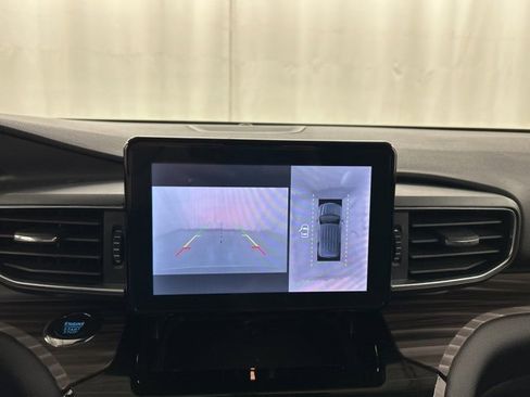 Used 2022 Ford Explorer Limited image 16