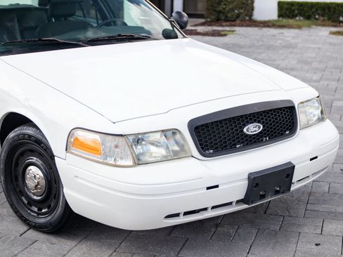 Used 2005 Ford Crown Victoria Police Interceptor RWD image 2