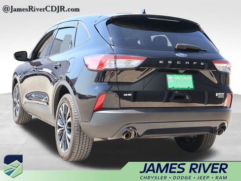 Used 2022 Ford Escape SE w/ SE Sport Appearance Package AWD/4WD image 3
