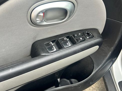 Used 2018 Kia Soul + FWD image 6