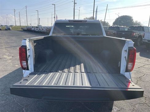Used 2024 GMC Sierra 1500 Elevation image 10