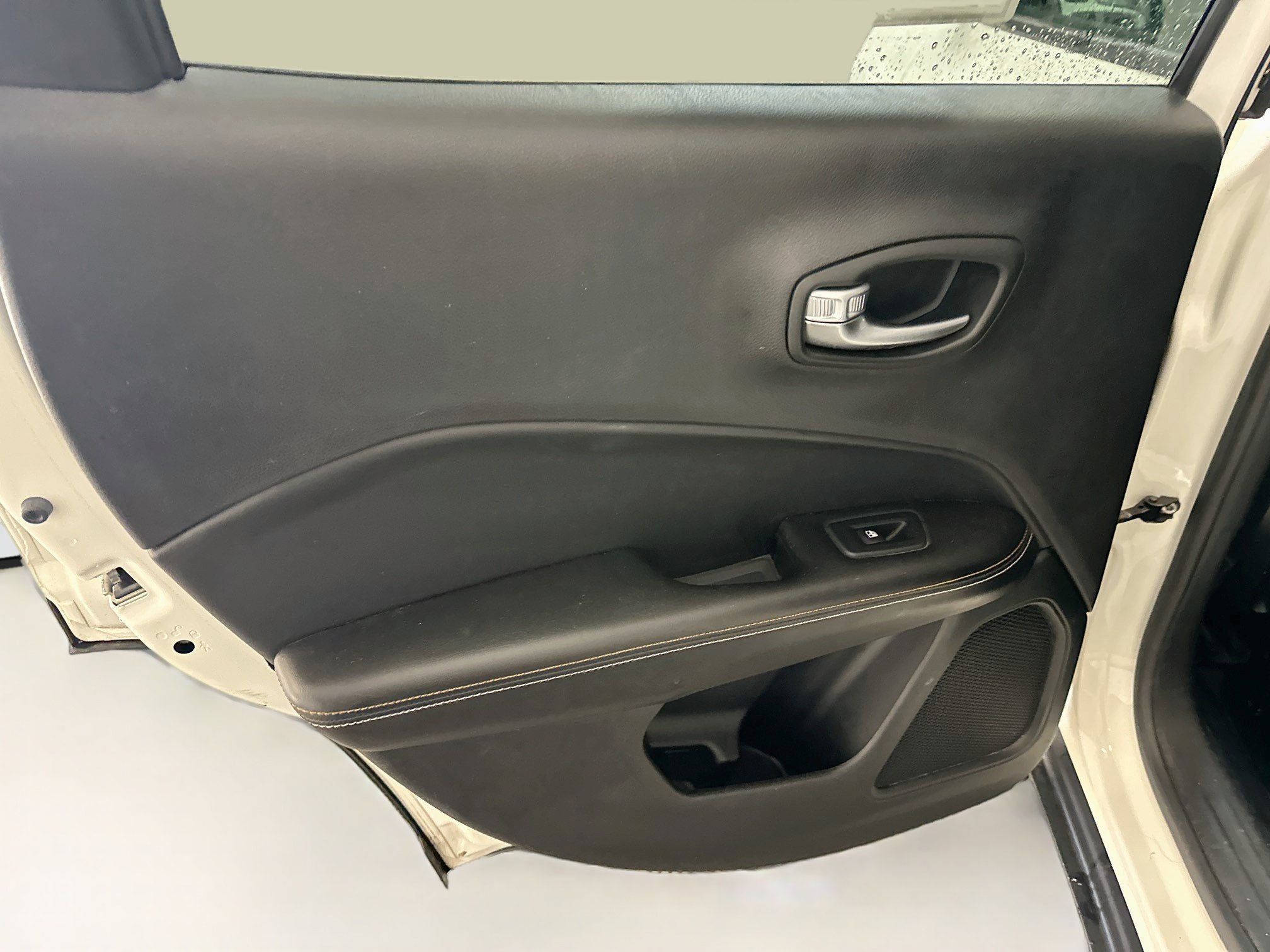 Used 2018 Jeep Compass Latitude AWD/4WD image 26