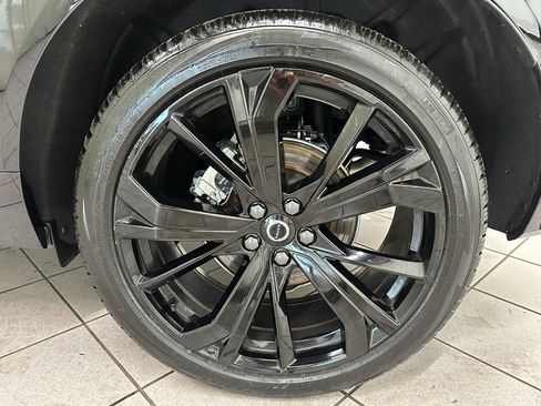 Used 2024 Volvo XC60 B5 Ultimate w/ Protection Package Premier image 15