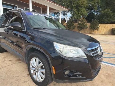 Used 2011 Volkswagen Tiguan SE image 8
