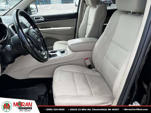 Used 2019 Jeep Grand Cherokee Laredo AWD/4WD image 17