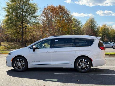 New 2026 Chrysler Pacifica Pinnacle image 10
