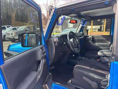Used 2016 Jeep Wrangler Sport image 9