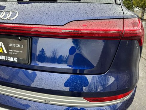 Used 2022 Audi e-tron S Premium Plus image 15