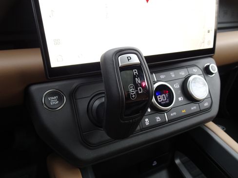 New 2026 Land Rover Defender 110 X-Dynamic SE image 23