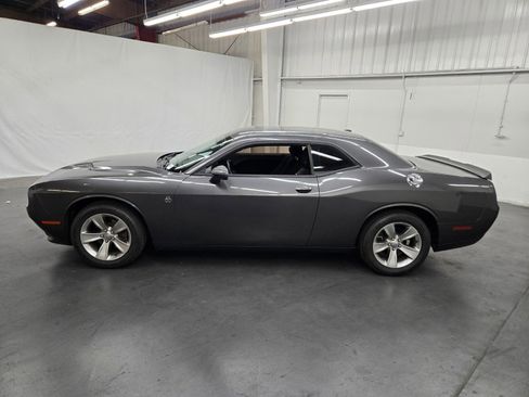 Used 2018 Dodge Challenger SXT RWD image 2