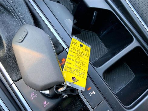 Used 2024 Kia Sorento S w/ Panoramic Sunroof Package AWD/4WD image 12