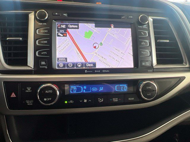 Used 2017 Toyota Highlander Limited AWD/4WD image 35