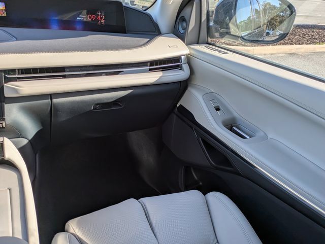 New 2026 Lincoln Navigator Premiere AWD/4WD image 17