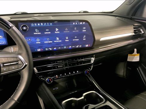 Used 2025 Chevrolet Traverse High Country w/ LPO, Floor Liner Package AWD/4WD image 6