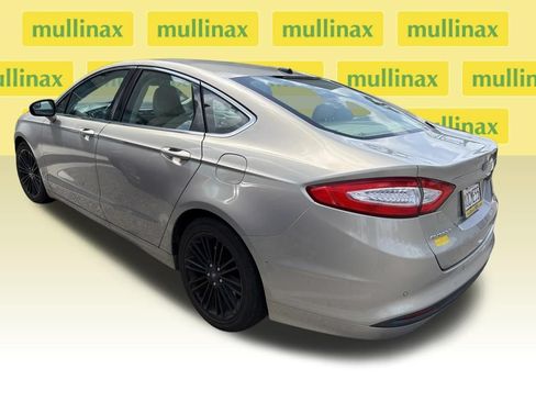 Used 2016 Ford Fusion SE w/ Equipment Group 202A FWD image 3