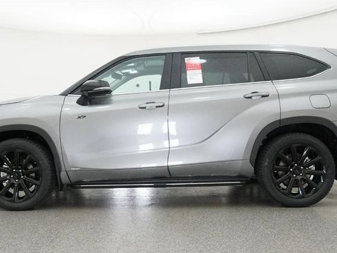 New 2026 Toyota Highlander XLE AWD/4WD image 2
