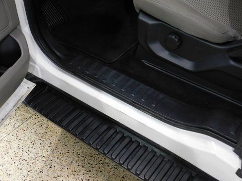 Used 2018 Ford F150 XLT w/ Heavy-Duty Payload Package image 32