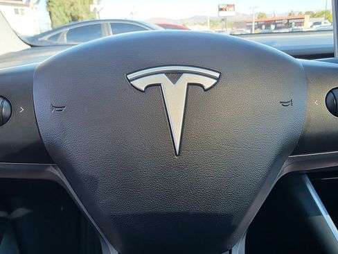 Used 2018 Tesla Model 3 Long Range image 31