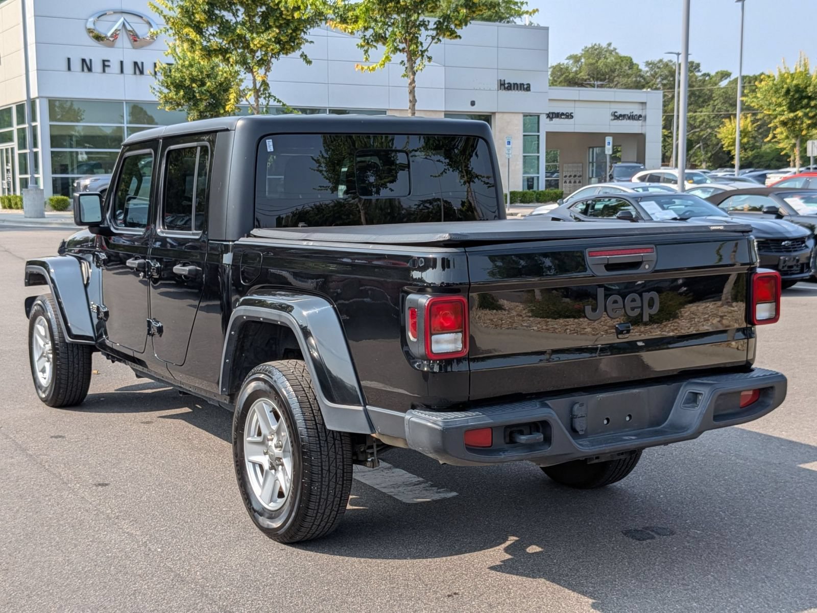 Used 2022 Jeep Gladiator Sport AWD/4WD image 5