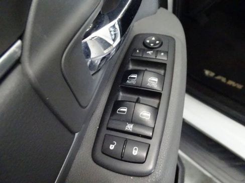 Used 2019 RAM 1500 Big Horn AWD/4WD image 9
