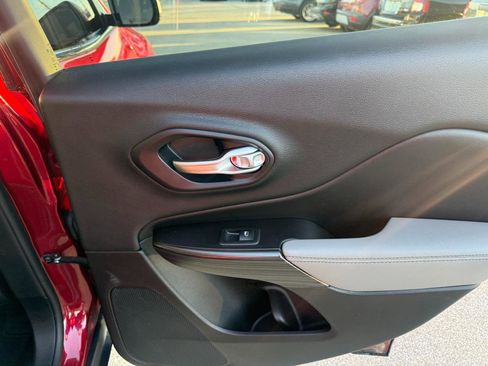 Used 2014 Jeep Cherokee Limited image 18