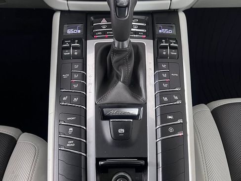 Certified 2020 Porsche Macan S AWD/4WD image 35