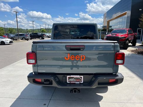 Used 2025 Jeep Gladiator Mojave AWD/4WD image 18