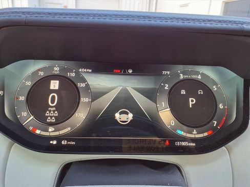 Used 2023 Land Rover Range Rover Long Wheelbase SE image 17