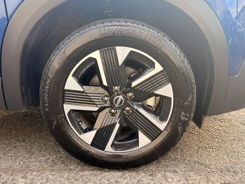 Used 2025 Nissan Kicks SV AWD/4WD image 28