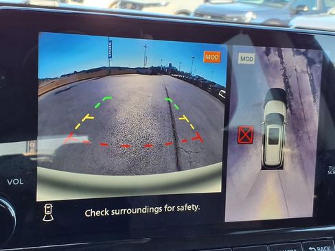 Used 2023 Nissan Pathfinder Platinum image 19