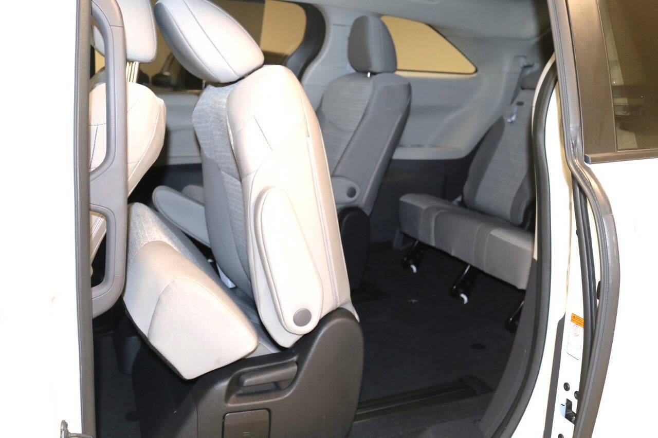 Used 2023 Toyota Sienna LE AWD/4WD image 77