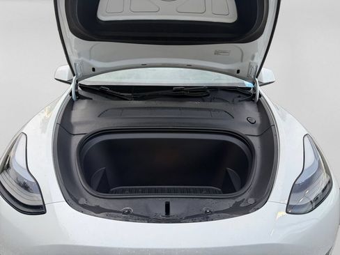 Used 2024 Tesla Model Y Long Range RWD image 33