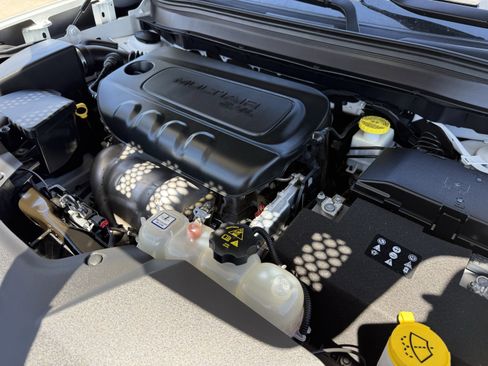 Used 2023 Jeep Cherokee Altitude Lux image 34