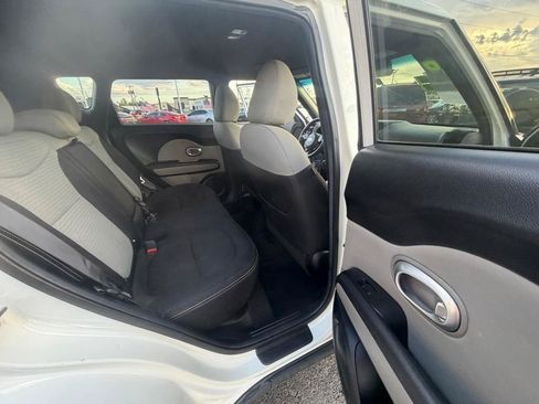 Used 2016 Kia Soul + FWD image 15