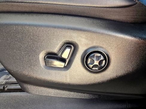 Used 2024 Chrysler Pacifica Select image 21